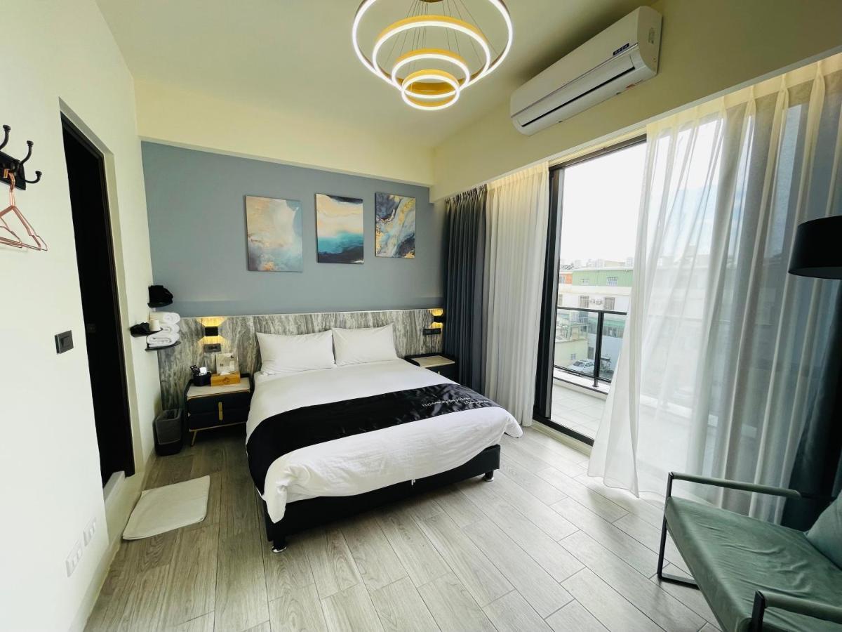 Six Seasons Inn - Qian He تاينان المظهر الخارجي الصورة