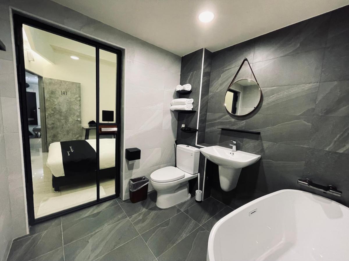 Six Seasons Inn - Qian He تاينان المظهر الخارجي الصورة